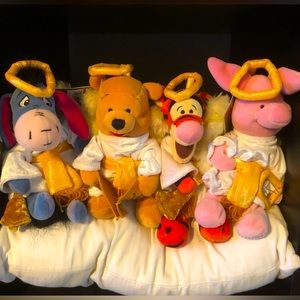 Vintage Disney NWT 2000 Set of 4 Winnie the Pooh Christmas choir beanies